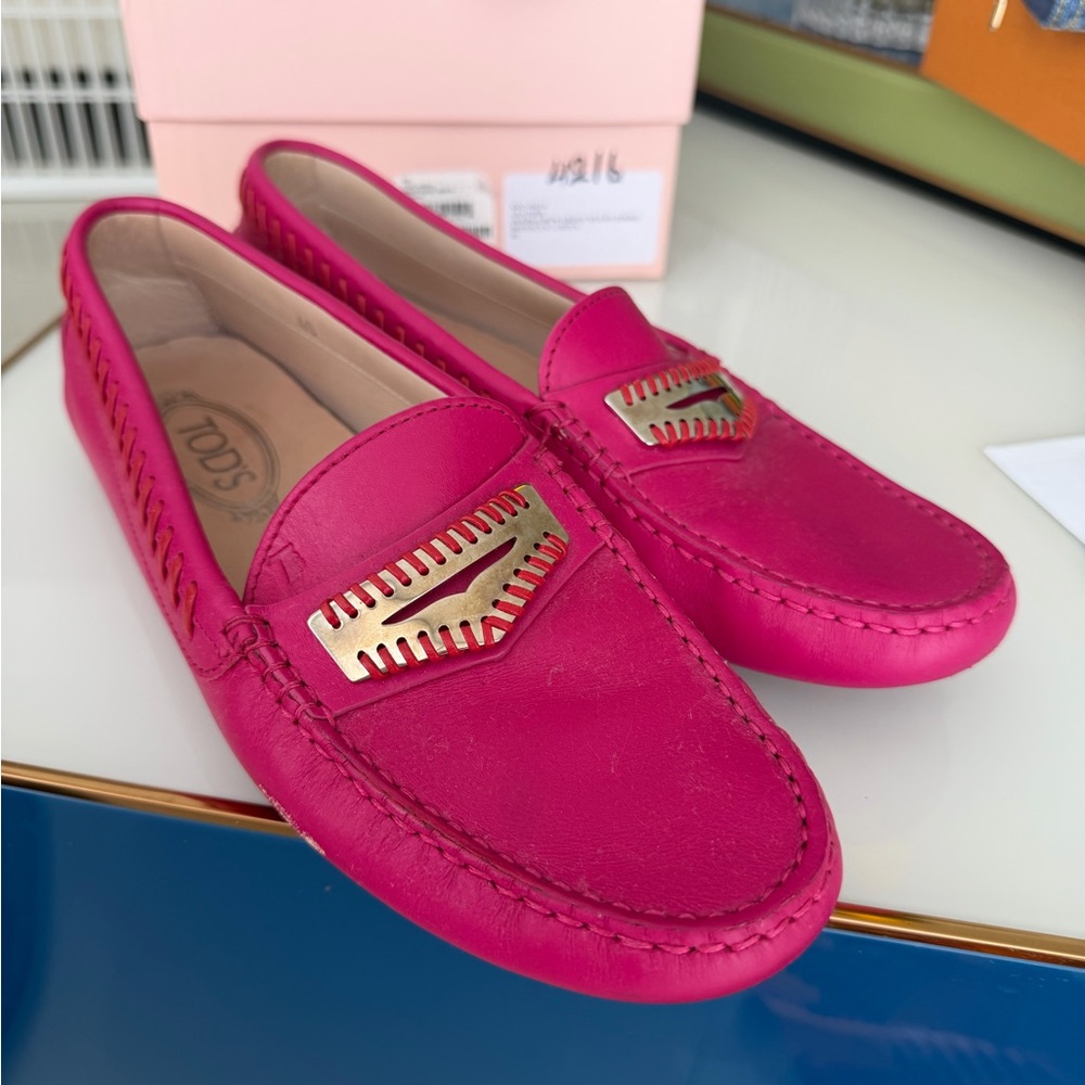 Tod's Fuchsia Leather Loafers with Gold Accent